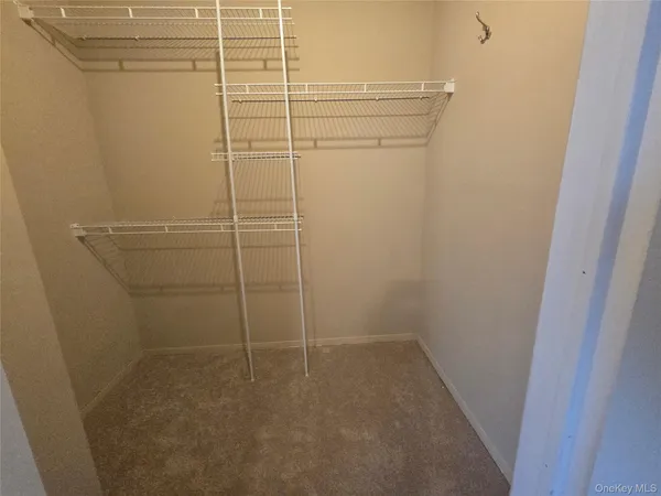 $2,300 | 19 Cardinal Lane, East Islip, NY 11730