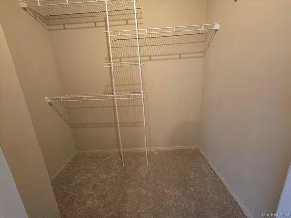 $2,300 | 19 Cardinal Lane, East Islip, NY 11730