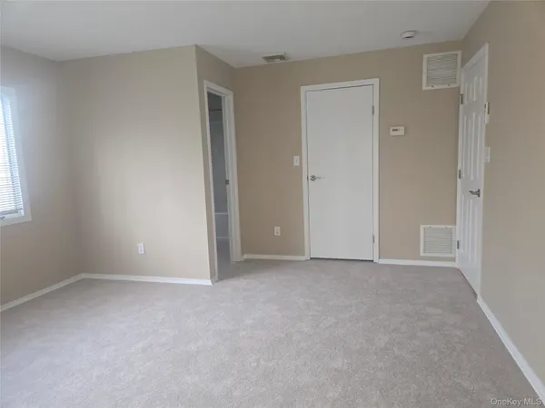 $2,300 | 19 Cardinal Lane, East Islip, NY 11730