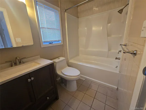 $2,300 | 19 Cardinal Lane, East Islip, NY 11730