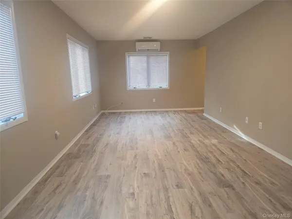 $2,300 | 19 Cardinal Lane, East Islip, NY 11730