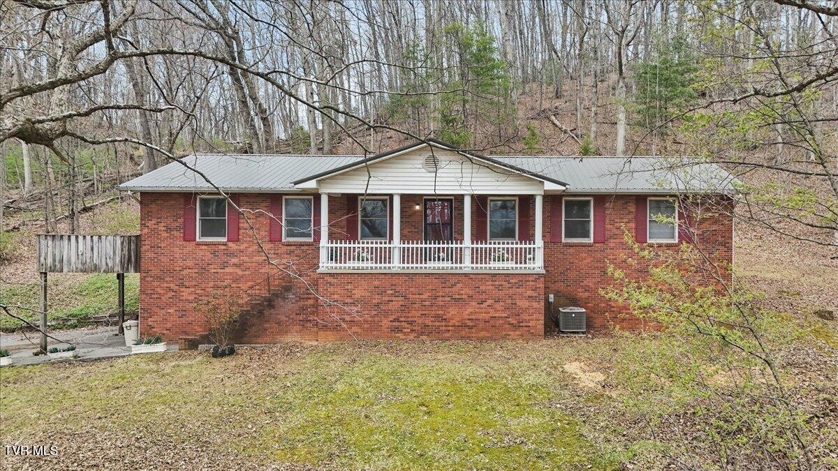 216 Fitzsimmons Hill Road Elizabethton, TN 37643 - Photo 1 of 39 01-DJI_20260326141507_0432_D