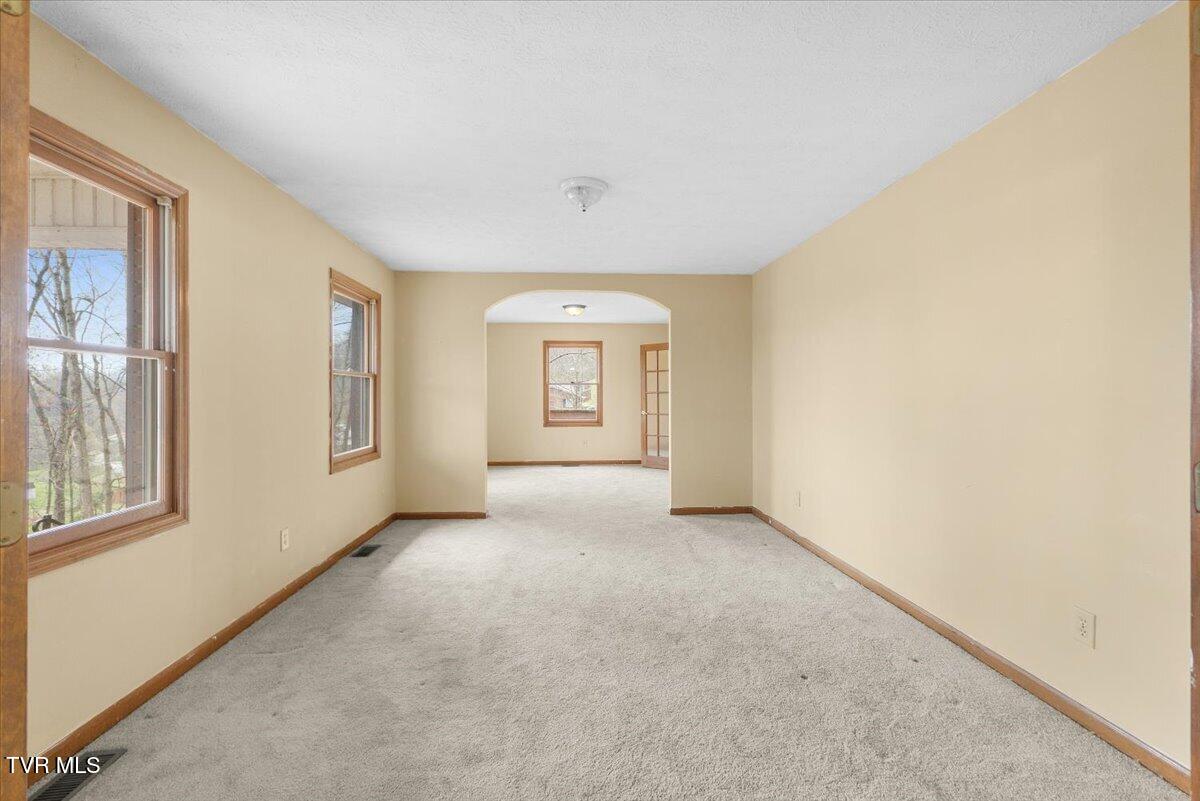 216 Fitzsimmons Hill Road Elizabethton, TN 37643 - Photo 11 of 39 10-128A9415