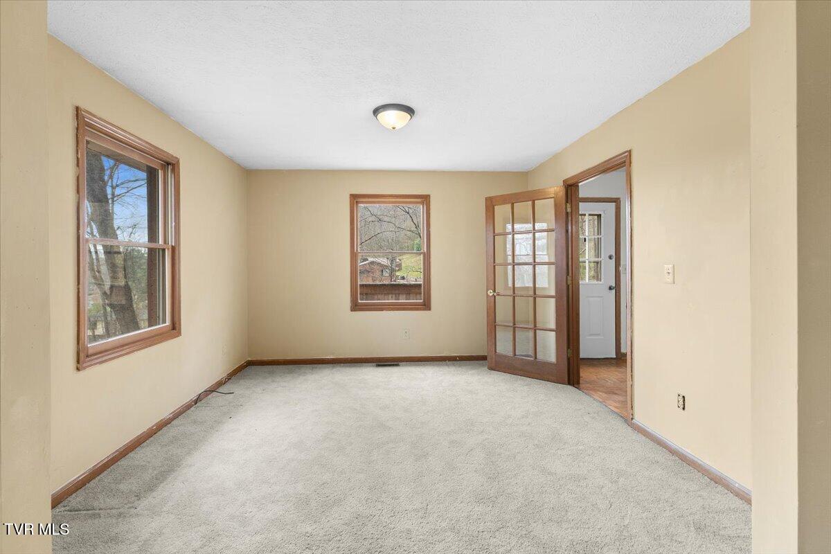 216 Fitzsimmons Hill Road Elizabethton, TN 37643 - Photo 12 of 39 11-128A9418