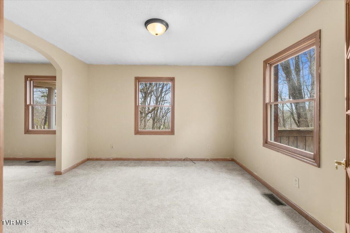 216 Fitzsimmons Hill Road Elizabethton, TN 37643 - Photo 13 of 39 12-128A9421