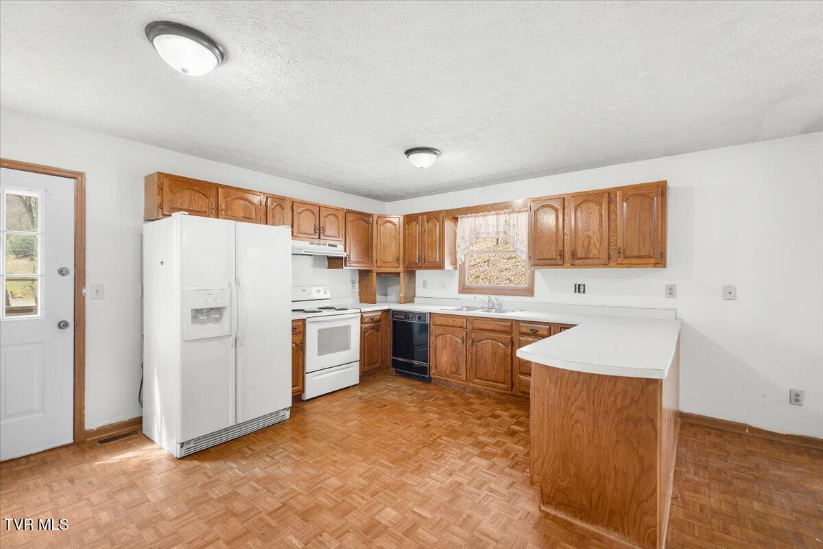 216 Fitzsimmons Hill Road Elizabethton, TN 37643 - Photo 15 of 39 14-128A9427