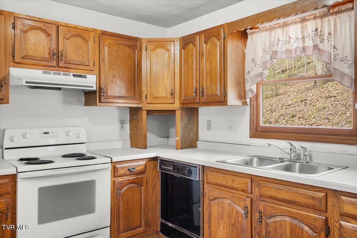 216 Fitzsimmons Hill Road Elizabethton, TN 37643 - Photo 16 of 39 15-128A9430