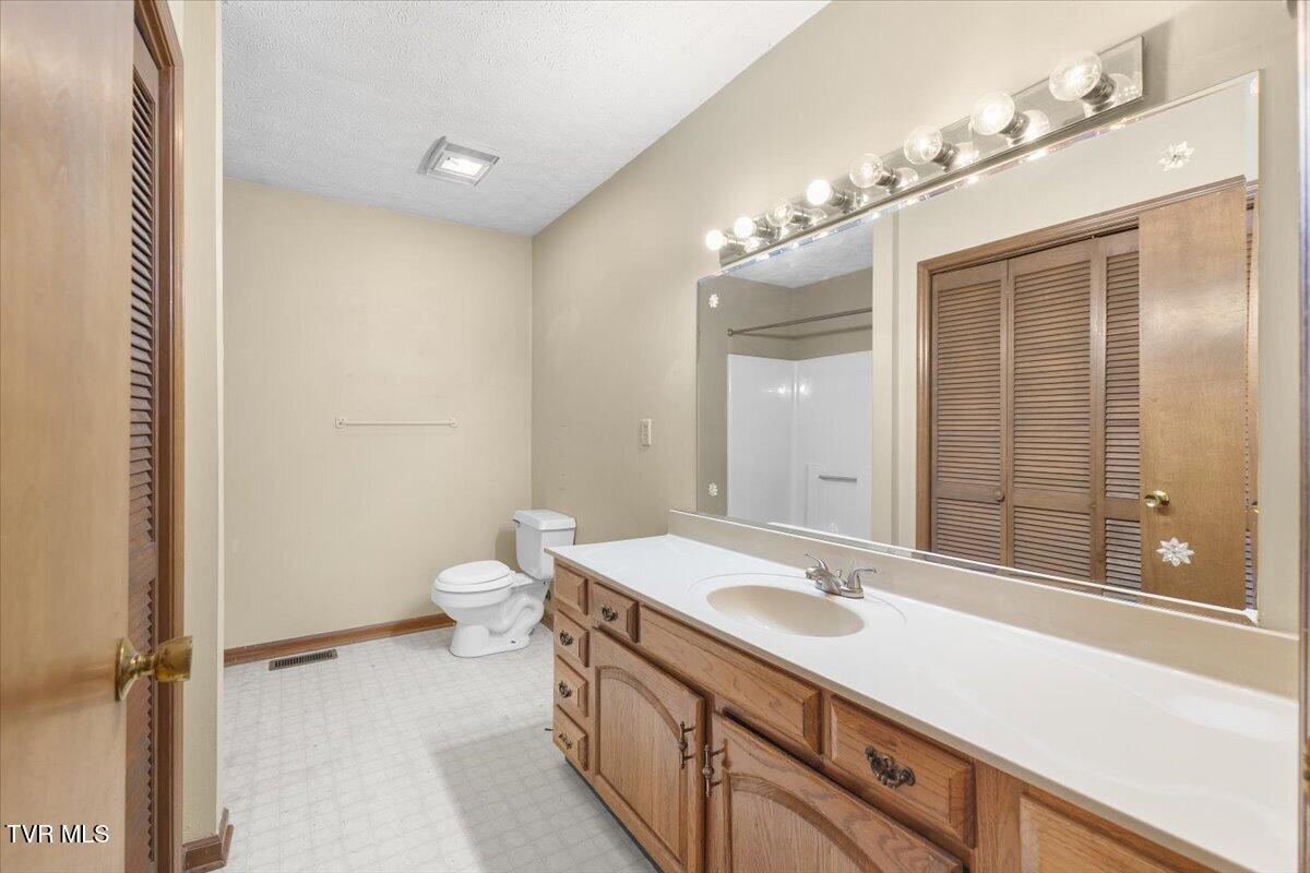 216 Fitzsimmons Hill Road Elizabethton, TN 37643 - Photo 19 of 39 18-128A9439