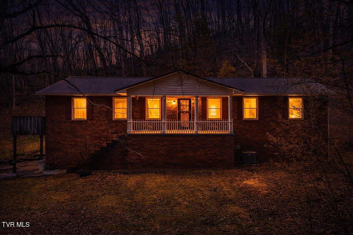 216 Fitzsimmons Hill Road Elizabethton, TN 37643 - Photo 2 of 39 02-DTD