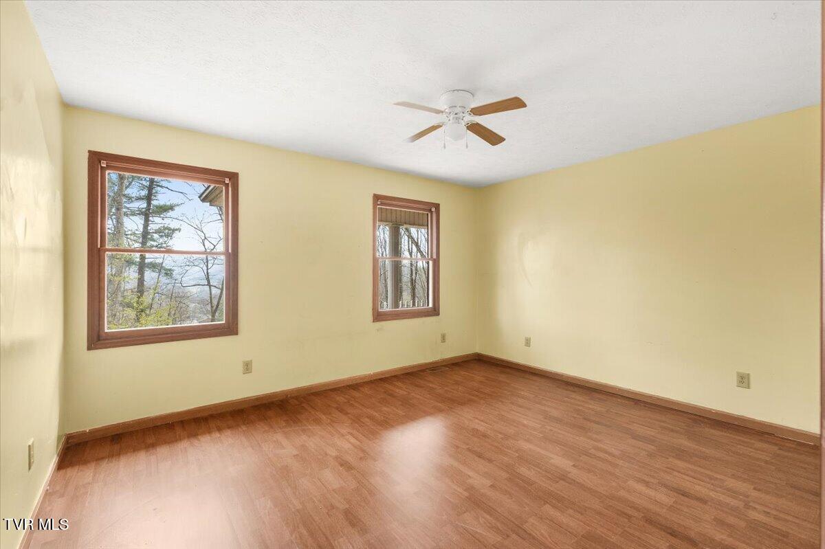 216 Fitzsimmons Hill Road Elizabethton, TN 37643 - Photo 22 of 39 21-128A9448