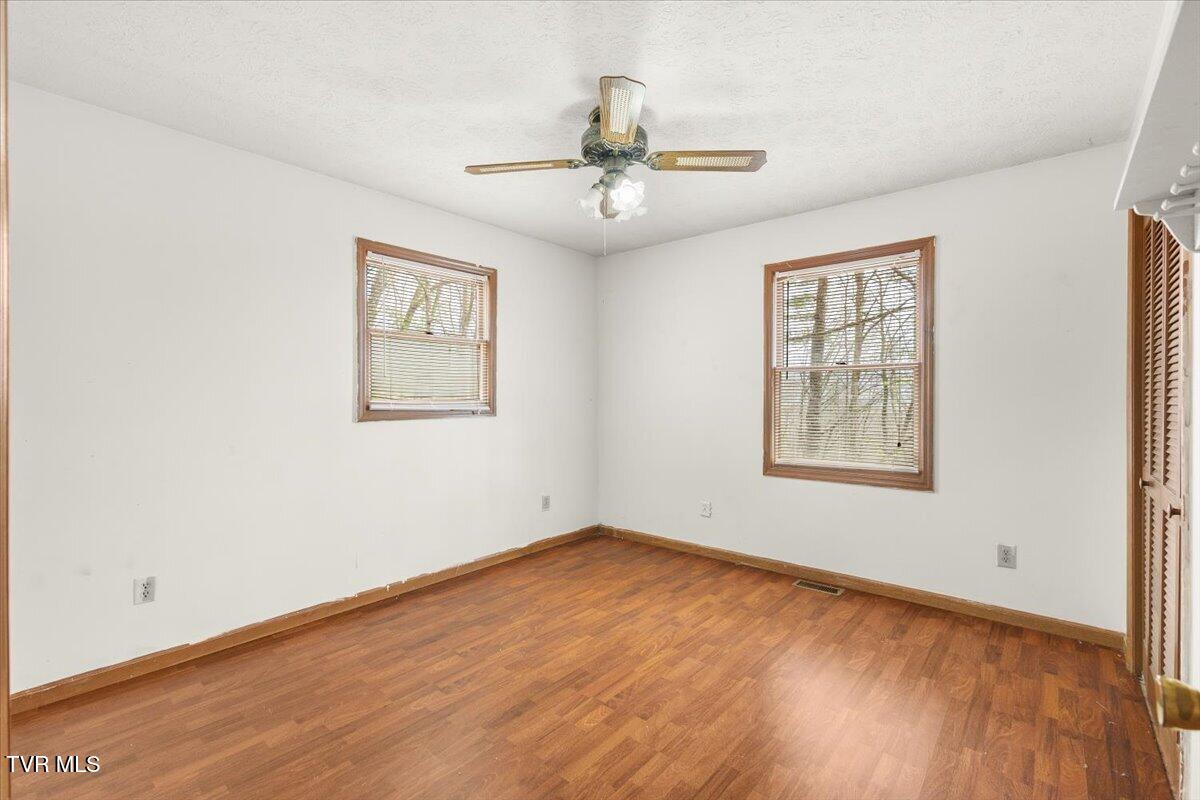 216 Fitzsimmons Hill Road Elizabethton, TN 37643 - Photo 28 of 39 27-128A9466