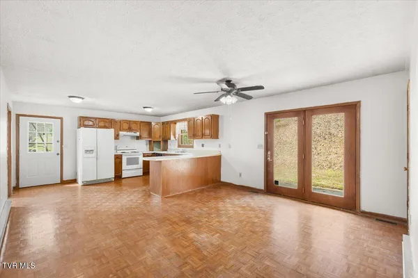 $374,900 | 216 Fitzsimmons Hill Road, Elizabethton, TN 37643