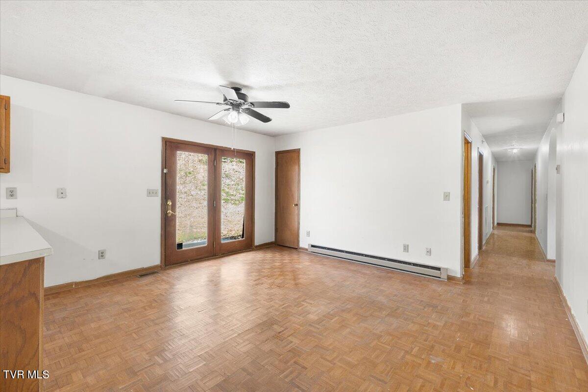 216 Fitzsimmons Hill Road Elizabethton, TN 37643 - Photo 30 of 39 29-128A9472