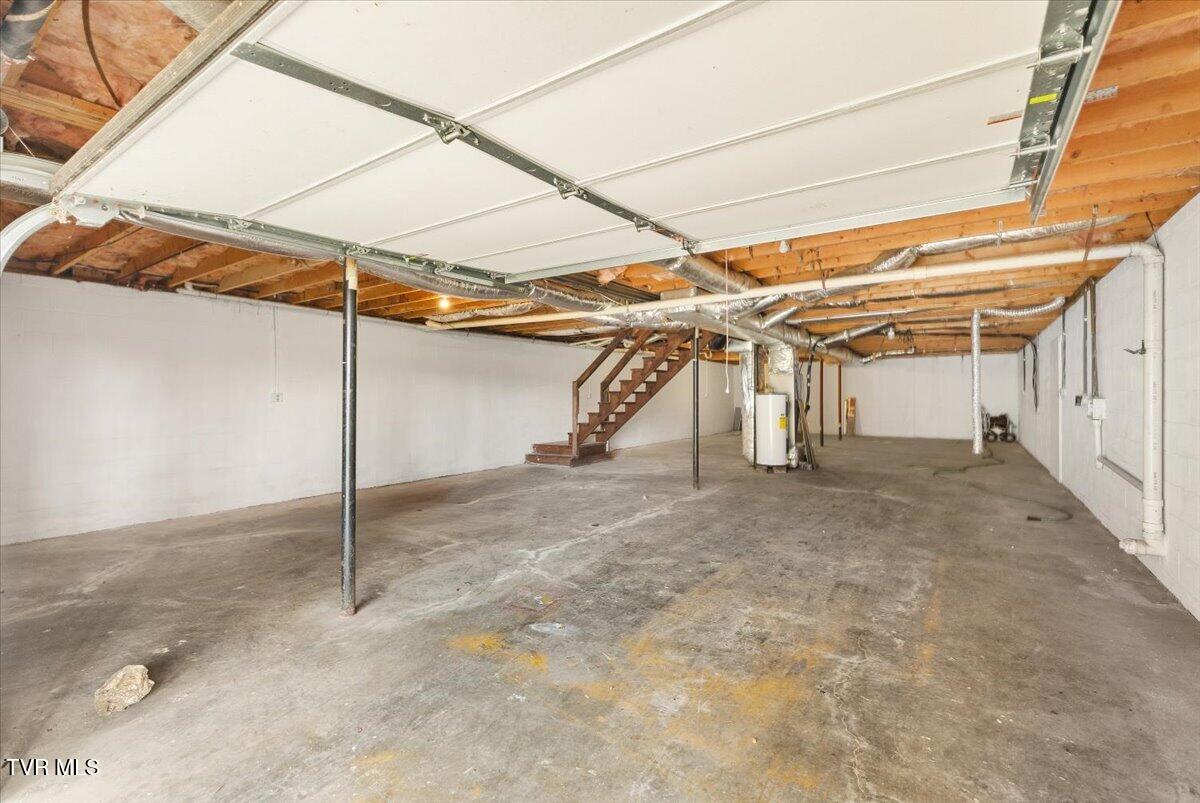 216 Fitzsimmons Hill Road Elizabethton, TN 37643 - Photo 32 of 39 31-128A9478