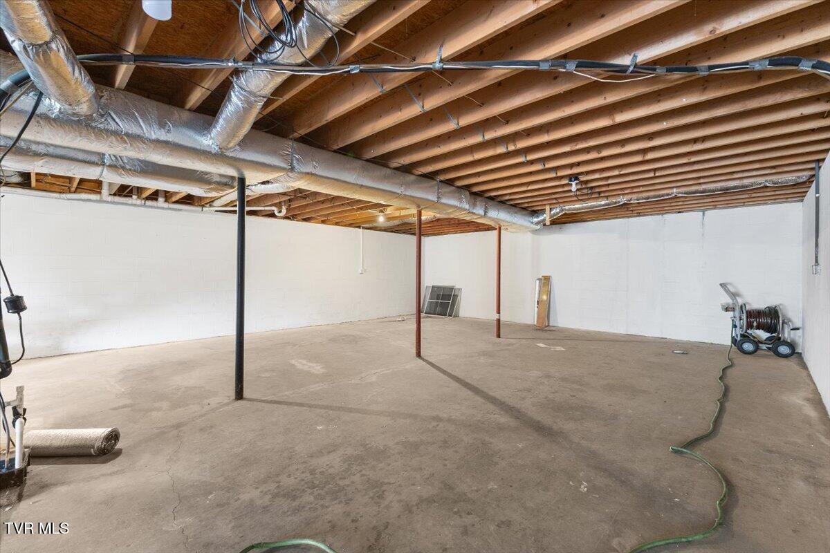 216 Fitzsimmons Hill Road Elizabethton, TN 37643 - Photo 34 of 39 33-128A9484