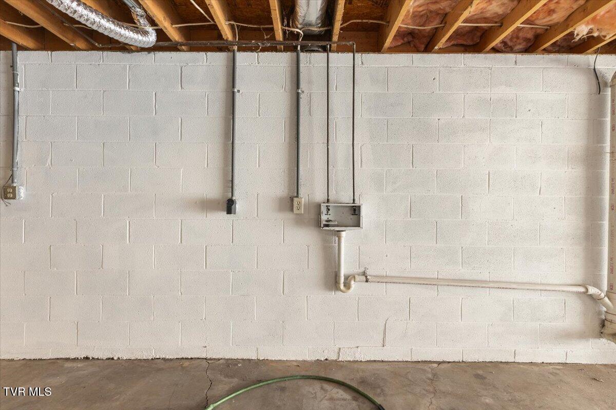 216 Fitzsimmons Hill Road Elizabethton, TN 37643 - Photo 35 of 39 34-128A9487