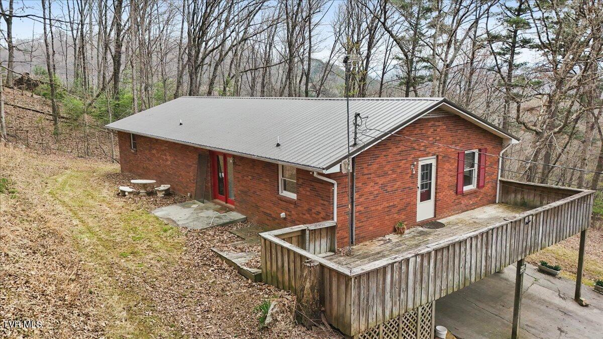 216 Fitzsimmons Hill Road Elizabethton, TN 37643 - Photo 4 of 39 04-DJI_20260326141618_0437_D