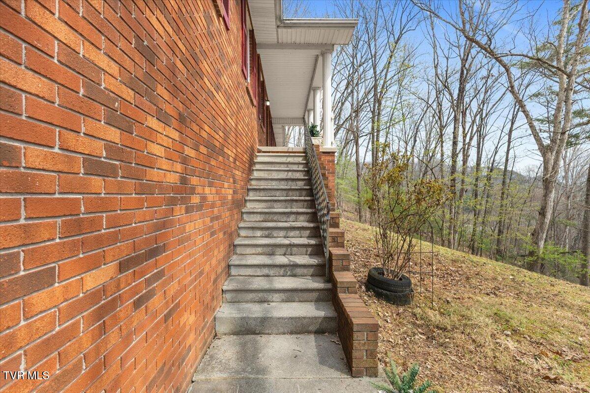 216 Fitzsimmons Hill Road Elizabethton, TN 37643 - Photo 7 of 39 06-128A9401