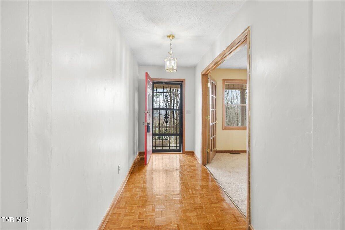 216 Fitzsimmons Hill Road Elizabethton, TN 37643 - Photo 10 of 39 09-128A9412