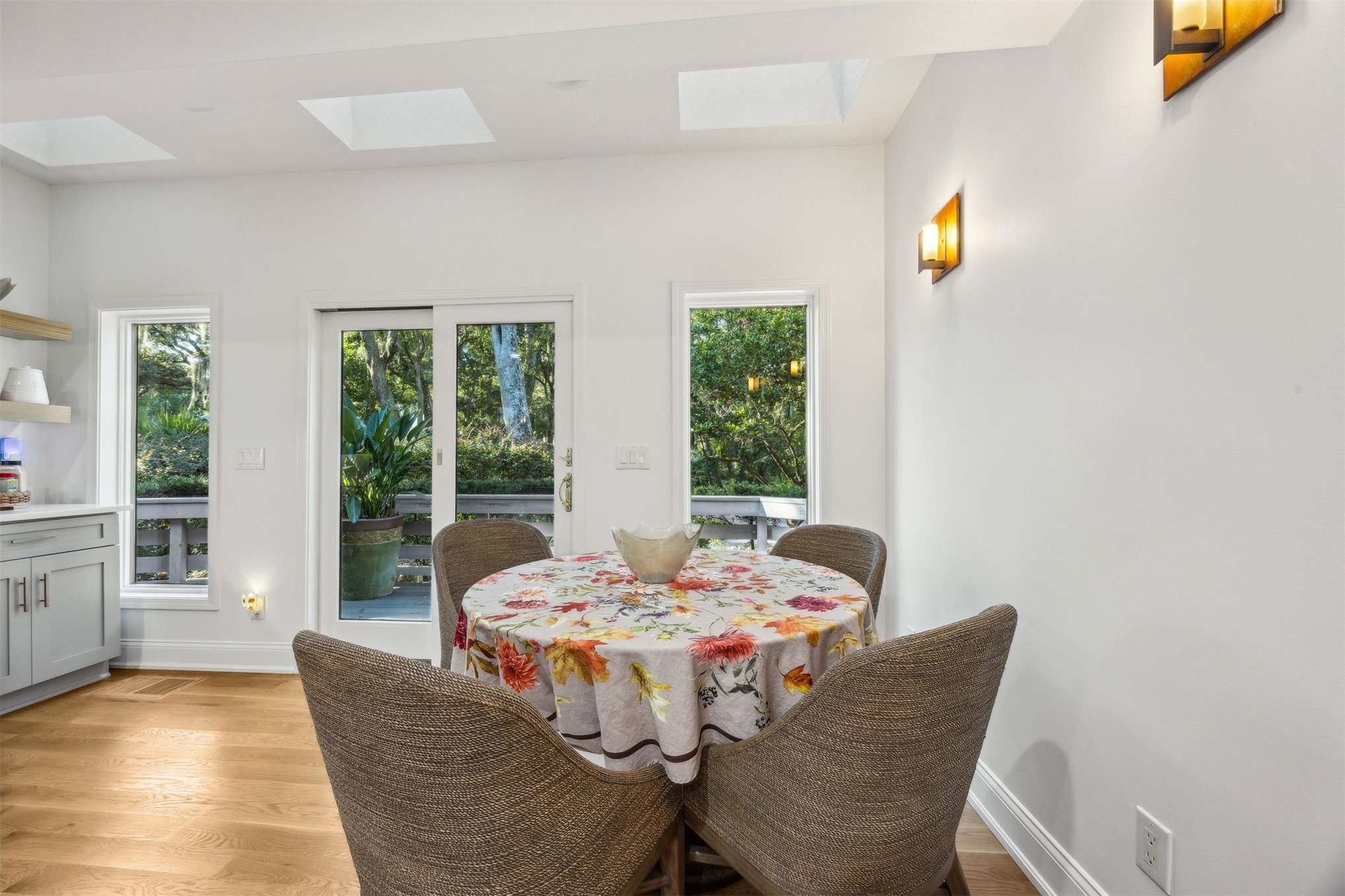 25 Beach Walker Road Fernandina Beach, FL 32034 - Photo 14 of 38 Breakfast area
