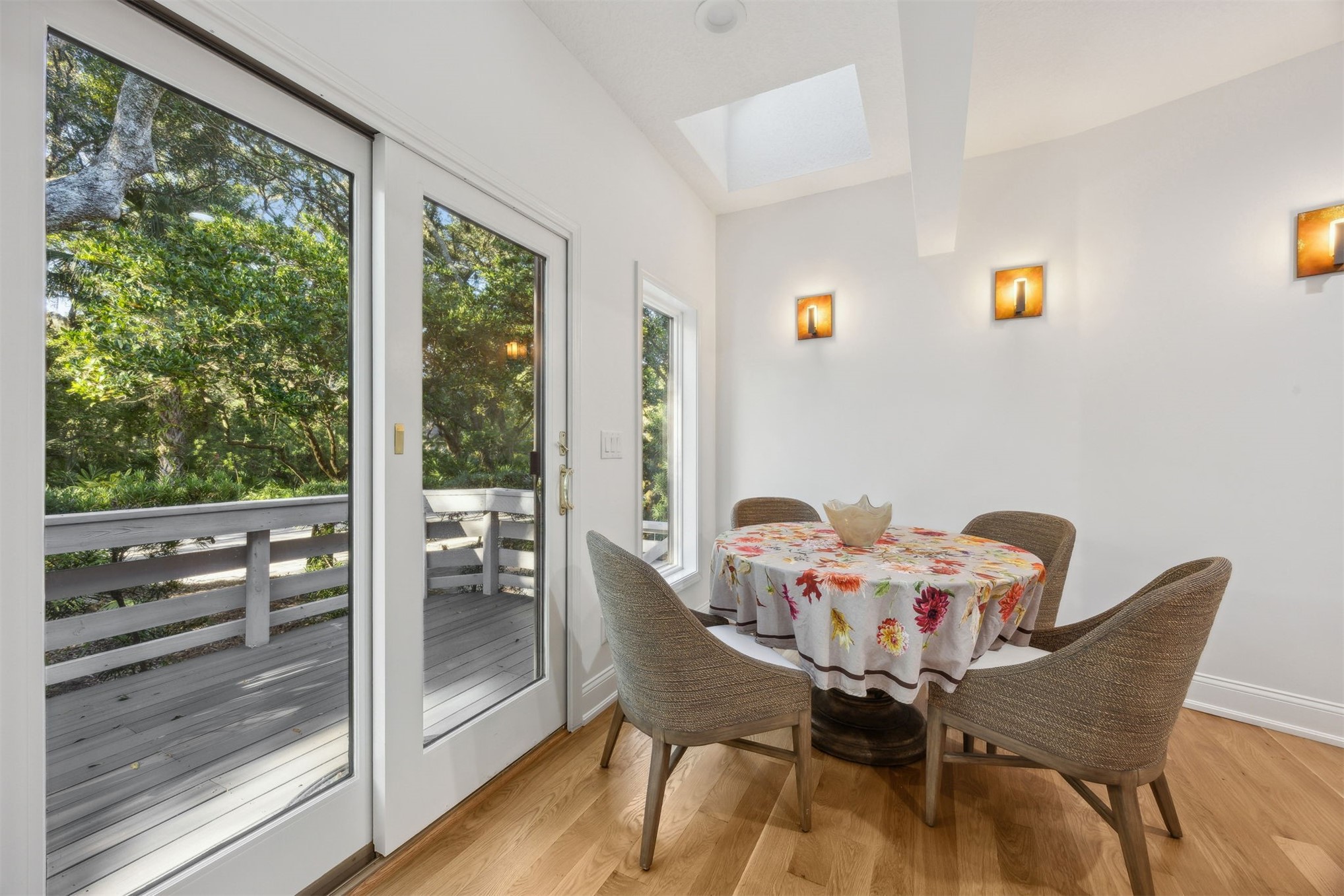 25 Beach Walker Road Fernandina Beach, FL 32034 - Photo 15 of 38 Breakfast area