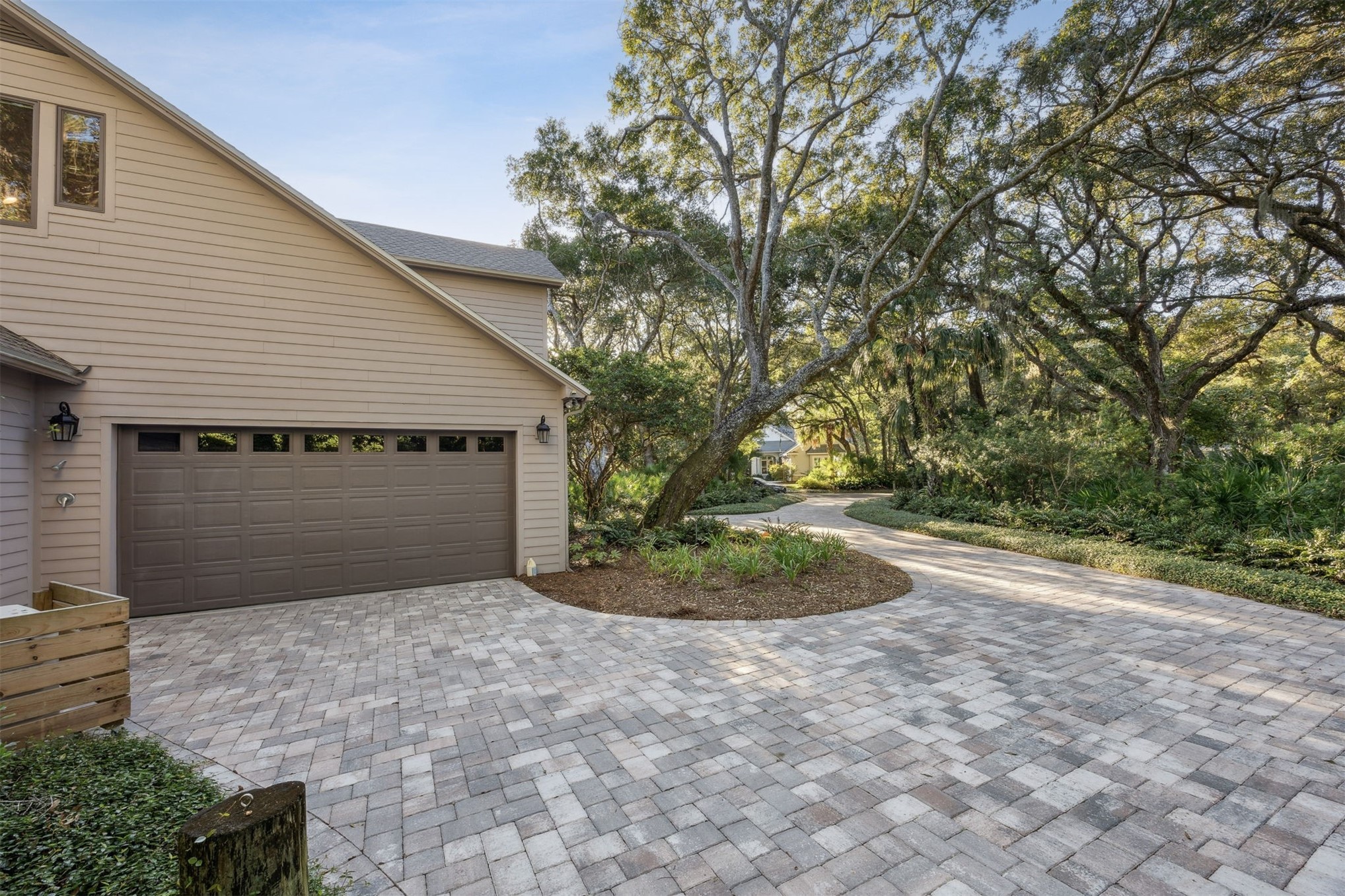 25 Beach Walker Road Fernandina Beach, FL 32034 - Photo 33 of 38 Garage and driveway