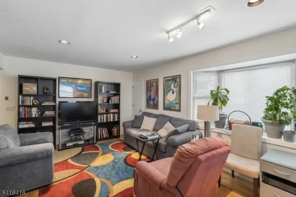 $2,600 | 382 Morris Avenue, Unit A2, Summit, NJ 07901