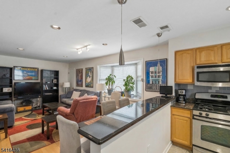 382 Morris Avenue, Unit A2 Summit, NJ 07901 - Photo 5 of 11