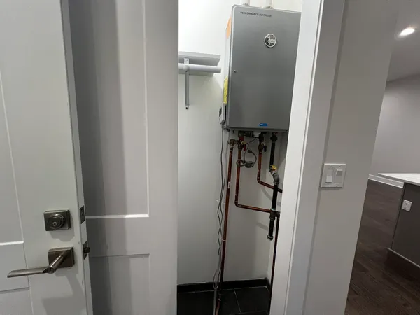 $3,900 | 4819 Main Street, Unit 203, Skokie, IL 60077