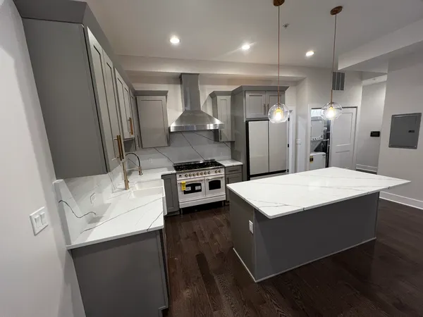 $3,900 | 4819 Main Street, Unit 203, Skokie, IL 60077