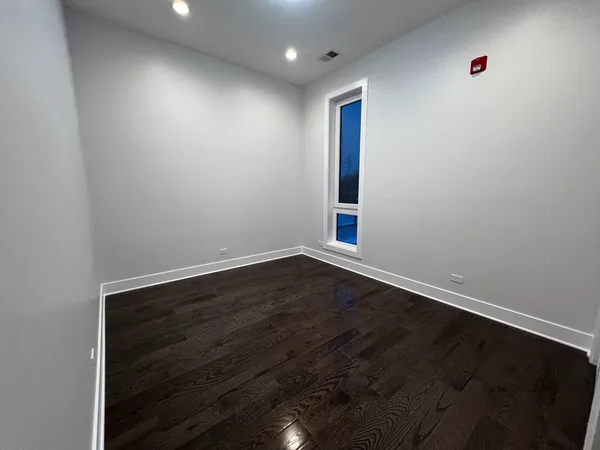 $3,900 | 4819 Main Street, Unit 203, Skokie, IL 60077