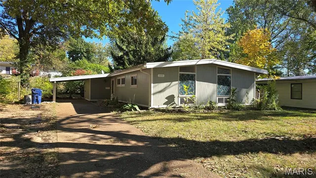 $139,000 | 1030 Robinwood Drive, Florissant, MO 63033