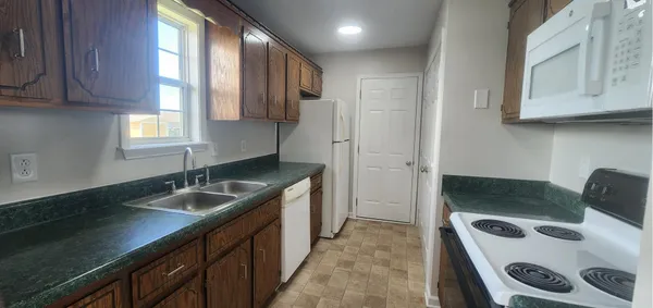 $1,400 | 823 Stableford Lane, Oak Grove, KY 42262
