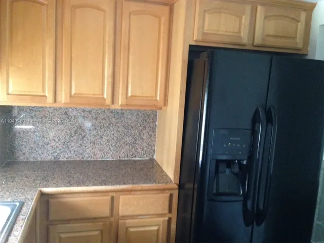 $1,800 | 16919 North Bay Road, Unit 514, Sunny Isles Beach, FL 33160