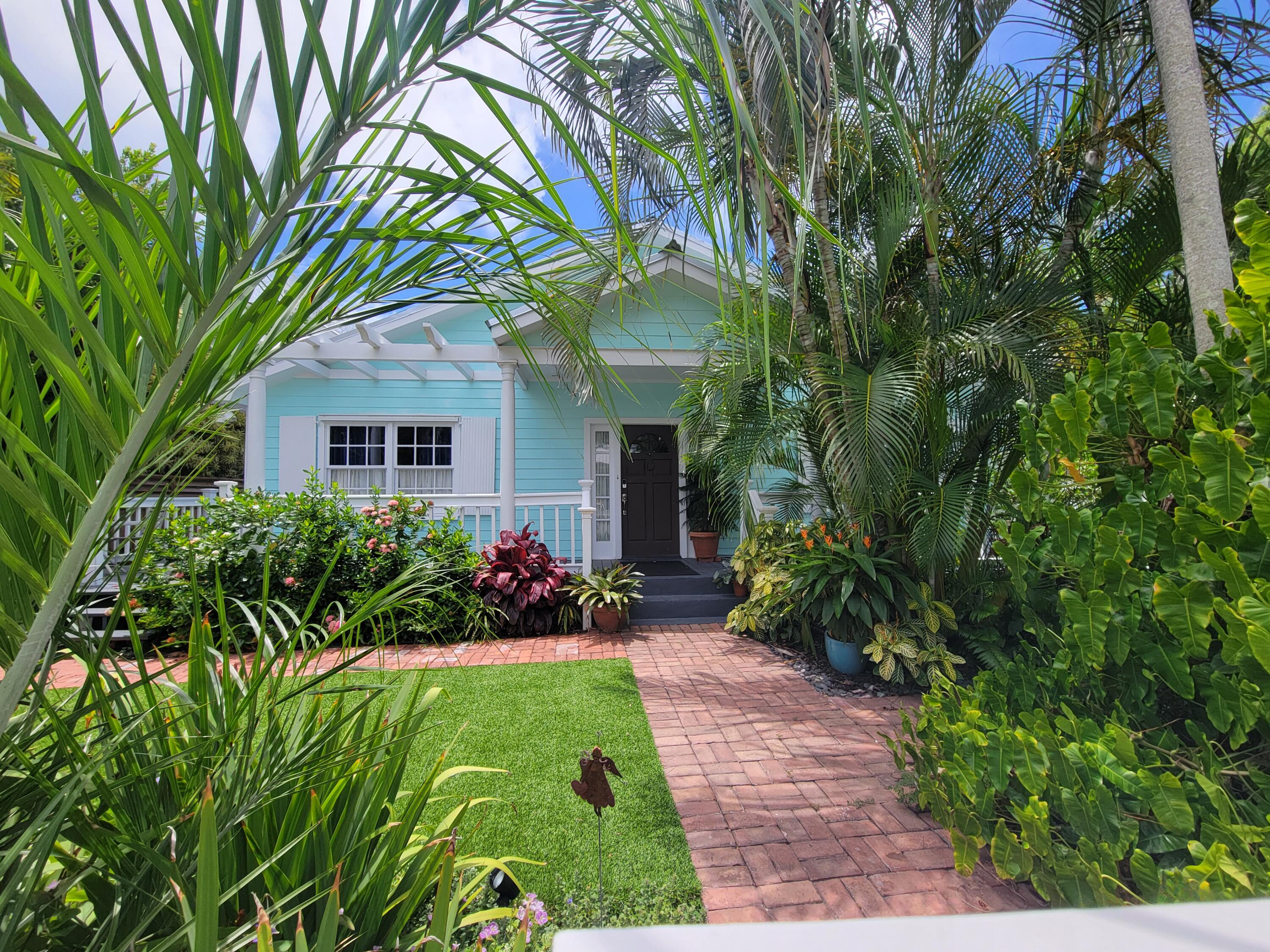 1022 Washington Street Key West, FL 33040 - Photo 1 of 23 Front of house 1