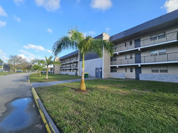 $1,785 | 8000 Fairview Drive, Unit 309, Tamarac, FL 33321