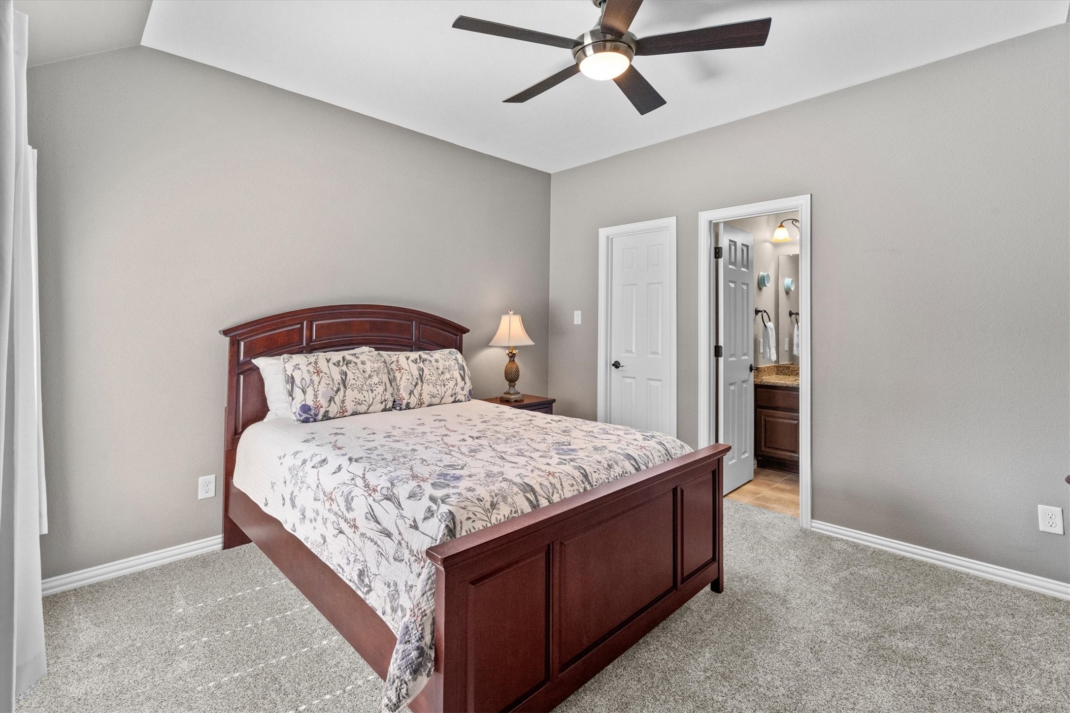 130 East Cove View Trail Spring, TX 77389 - Photo 42 of 50 Final upstairs bedroom. All great size with large closets.