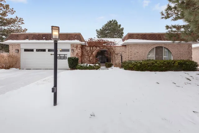 $639,900 | 232 Arrowwood Drive, Northbrook, IL 60062