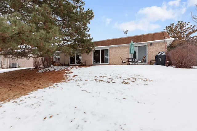 $639,900 | 232 Arrowwood Drive, Northbrook, IL 60062