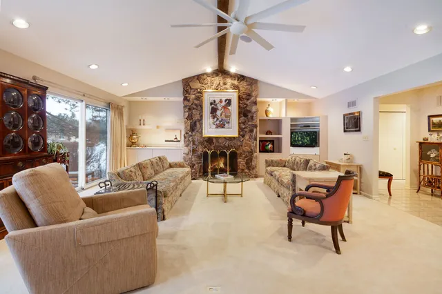 $639,900 | 232 Arrowwood Drive, Northbrook, IL 60062