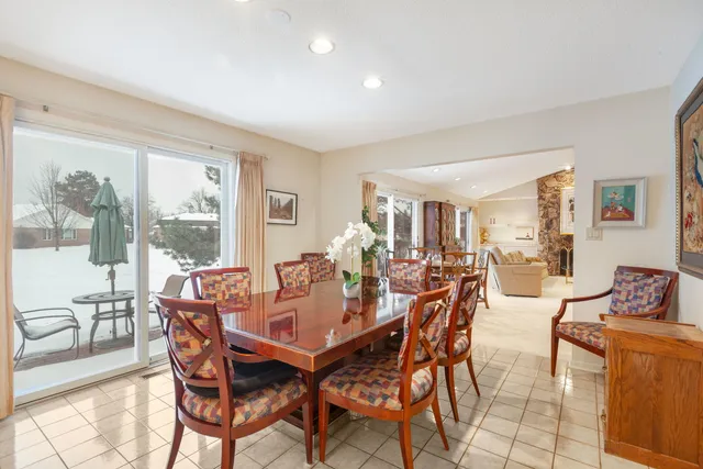 $639,900 | 232 Arrowwood Drive, Northbrook, IL 60062