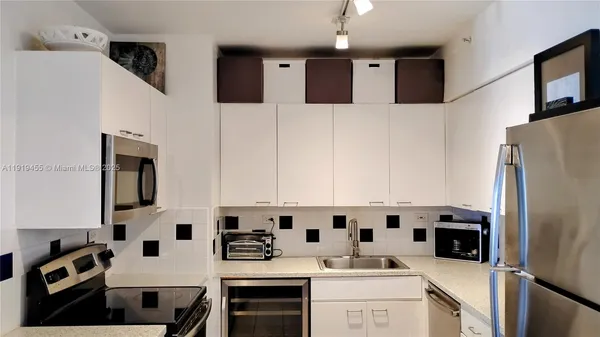 $3,400 | 1500 Bay Road, Unit 1002S, Miami Beach, FL 33139