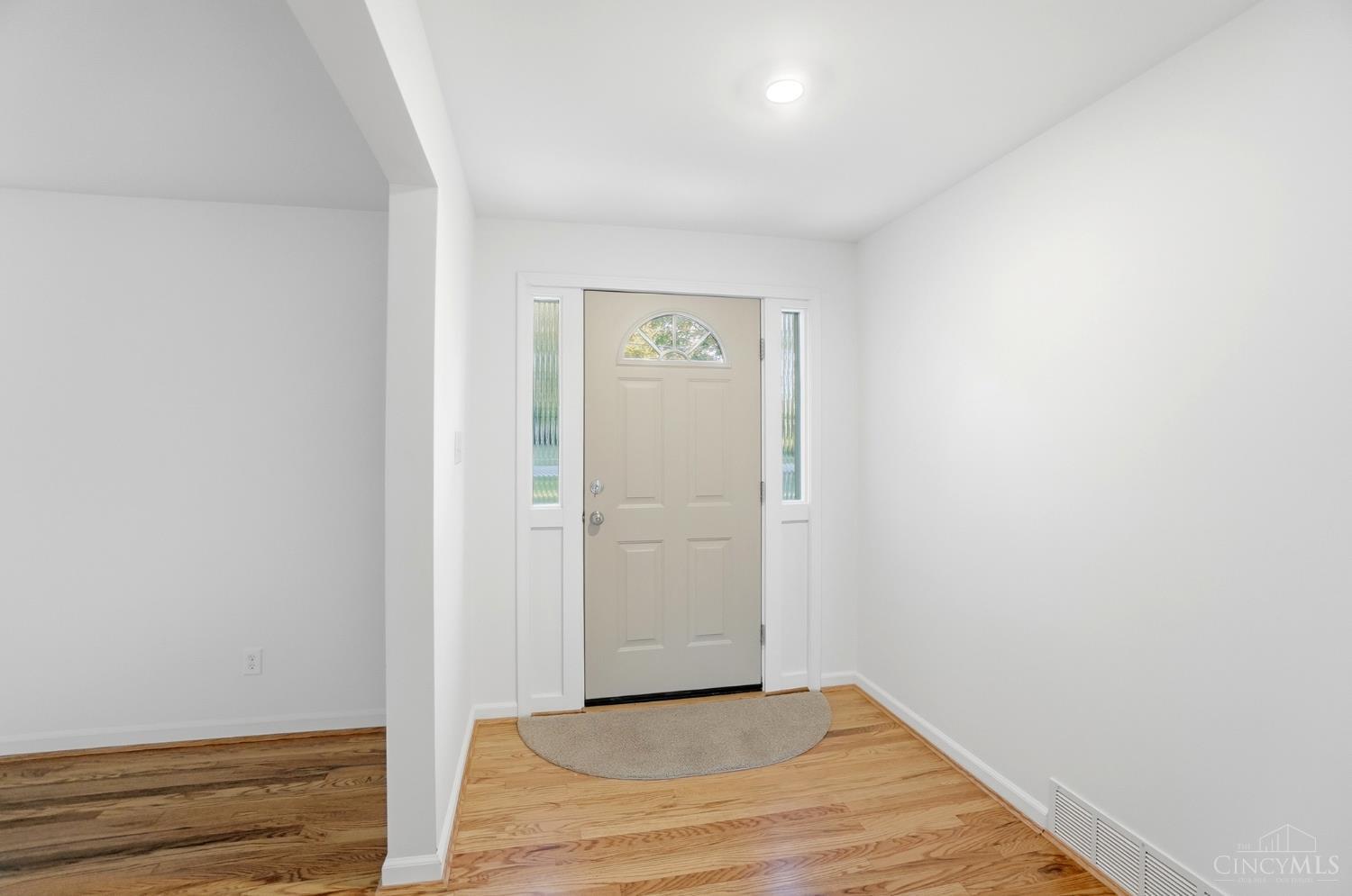 8743 Weller Road Montgomery, OH 45249 - Photo 5 of 33 Gallery Image 5