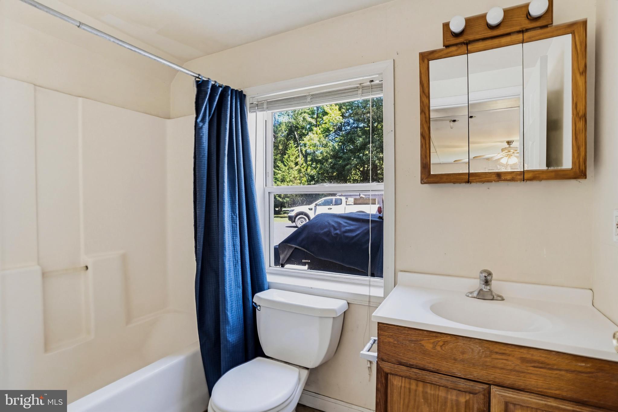 5123 Chalk Point Road West River, MD 20778 - Photo 40 of 42 Apartment bathroom