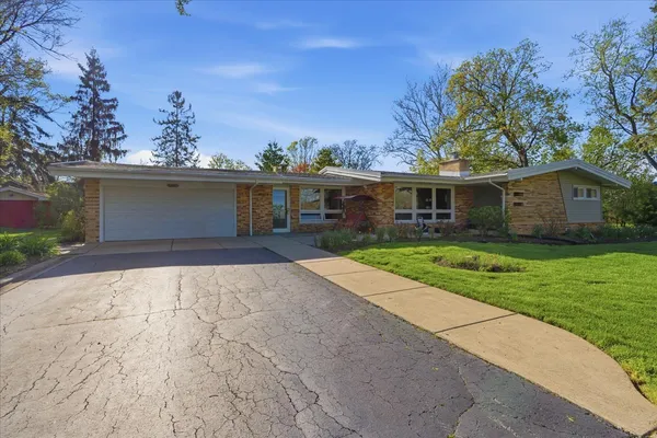 $425,000 | 11714 South 82nd Court, Palos Park, IL 60464