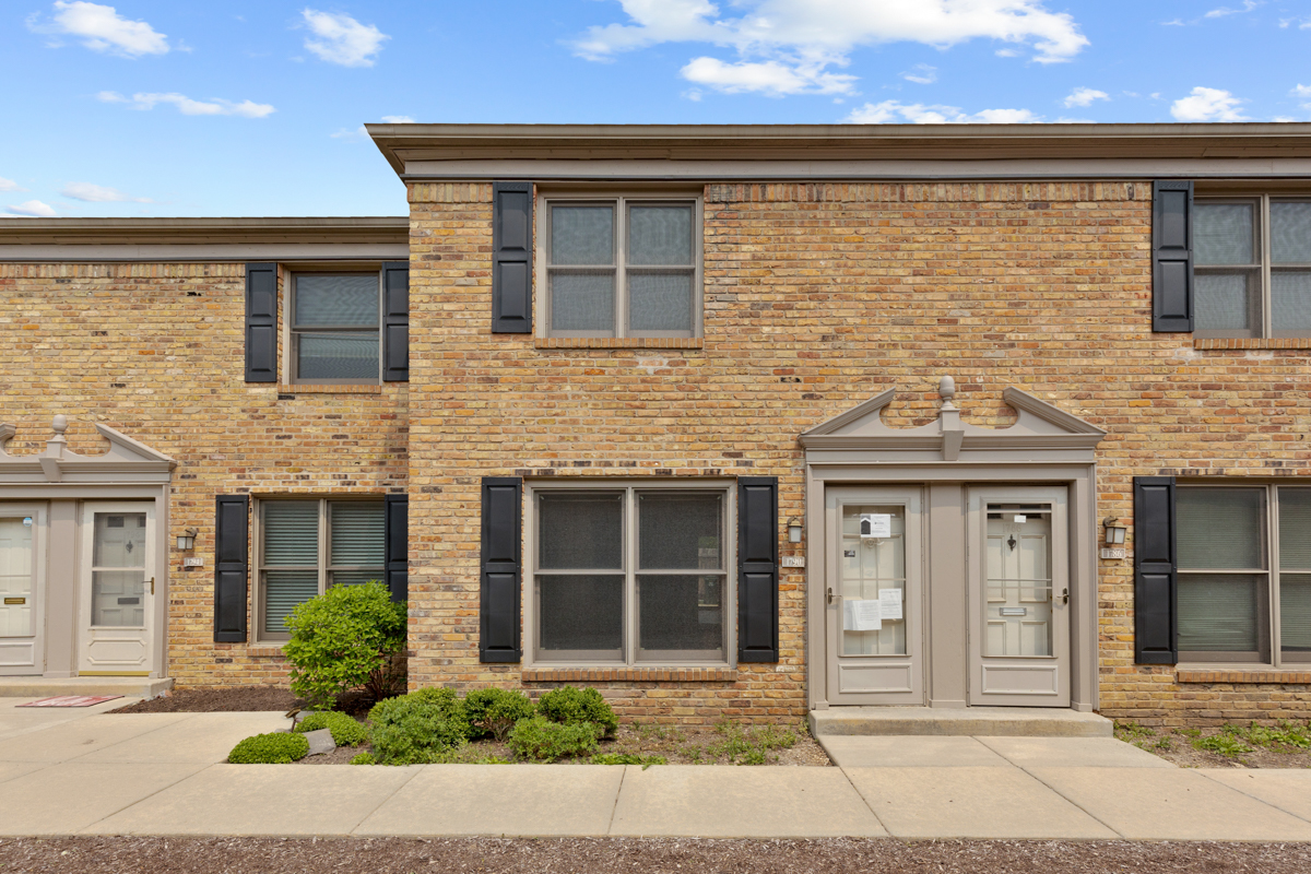 1790 Sessions Walk Hoffman Estates, IL 60169 - Photo 1 of 17 a front view of a house with a yard and glass windows