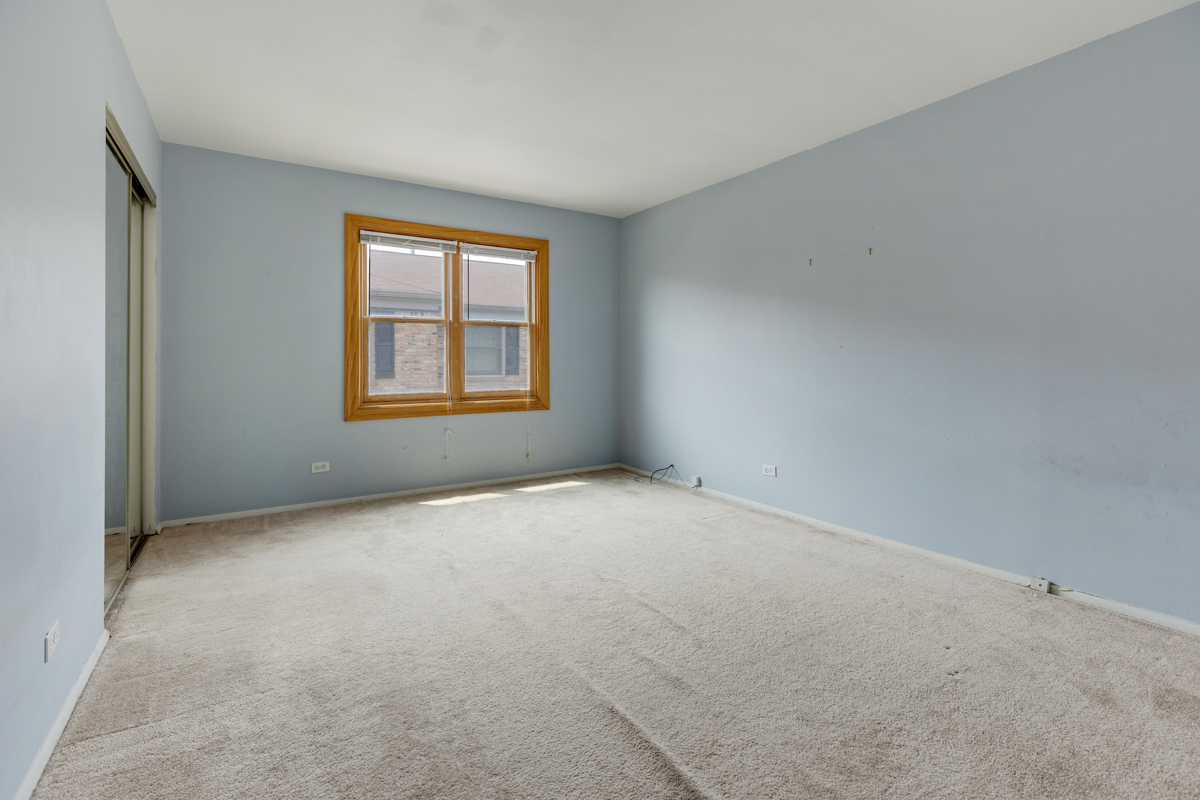 1790 Sessions Walk Hoffman Estates, IL 60169 - Photo 13 of 17 an empty room with a window