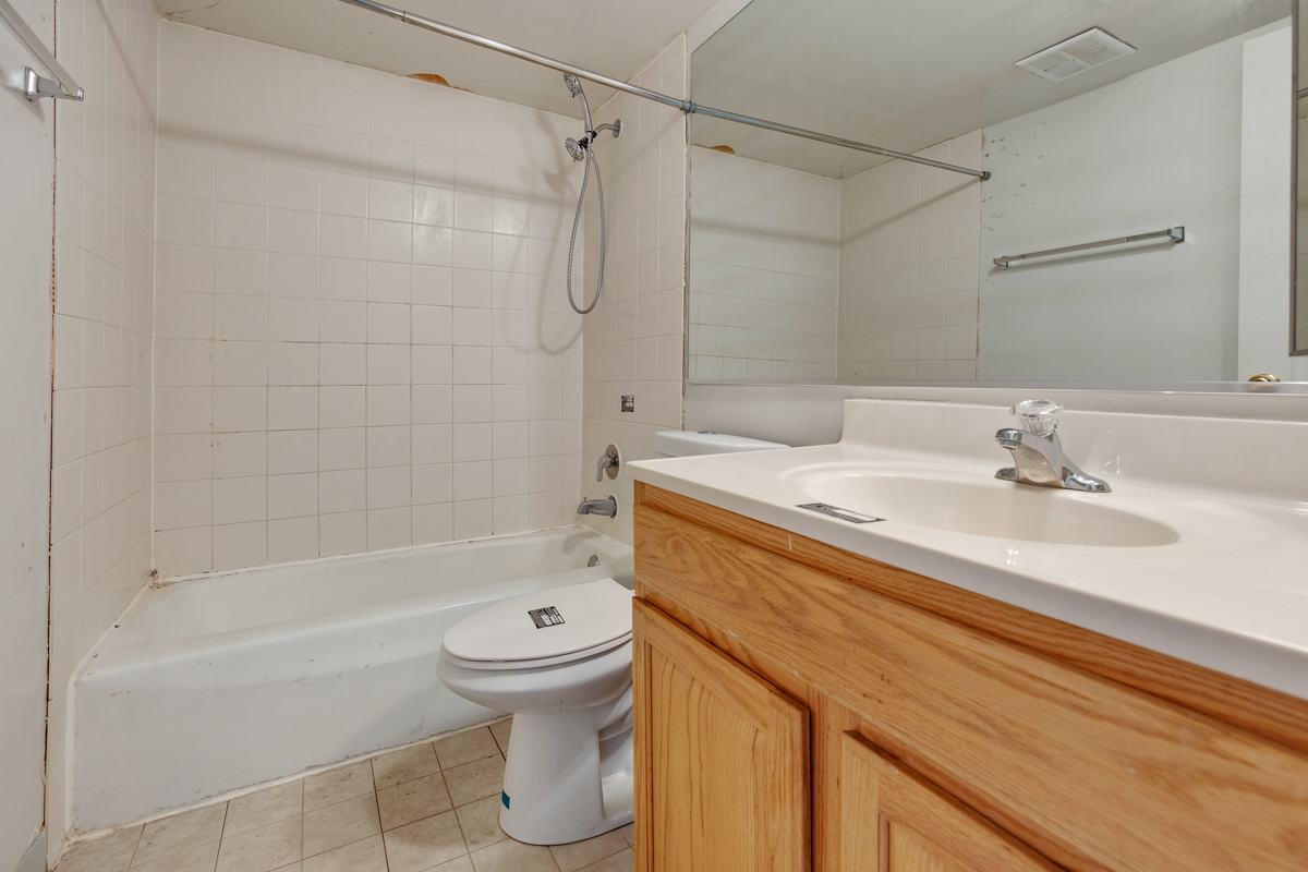 1790 Sessions Walk Hoffman Estates, IL 60169 - Photo 14 of 17 a bathroom with a sink toilet and shower