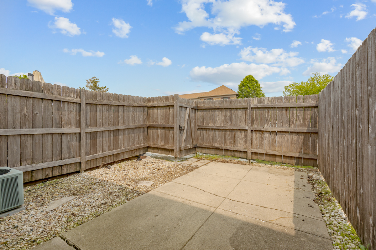 1790 Sessions Walk Hoffman Estates, IL 60169 - Photo 16 of 17 a view of a terrace