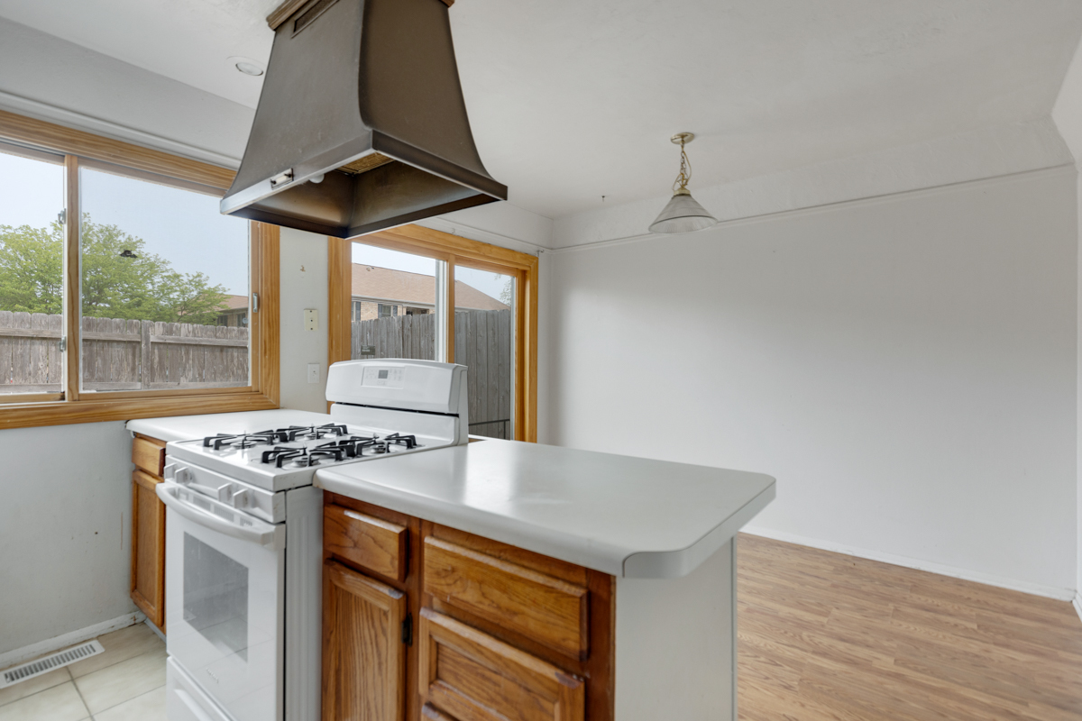 1790 Sessions Walk Hoffman Estates, IL 60169 - Photo 10 of 17 a kitchen with stainless steel appliances granite countertop a stove and a sink
